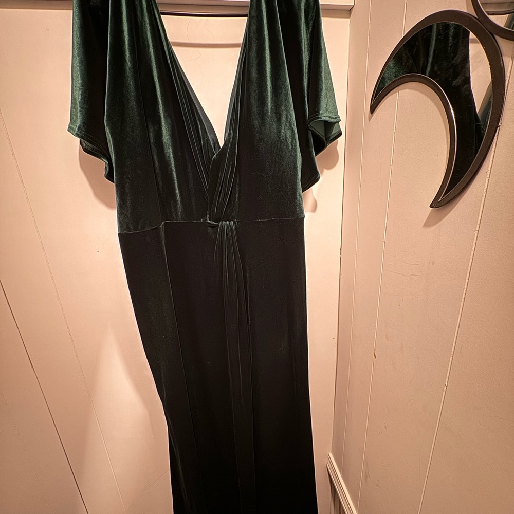 Revelry Gwen Velvet Bridesmaid Dress Emerald Green Size 24 Homecoming Prom Dress